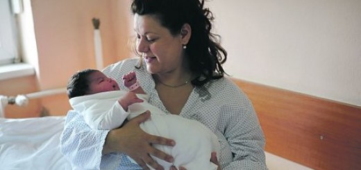 Beba rođena tokom poplave