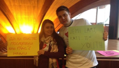 Mladi Albanci pomažu Srbiji