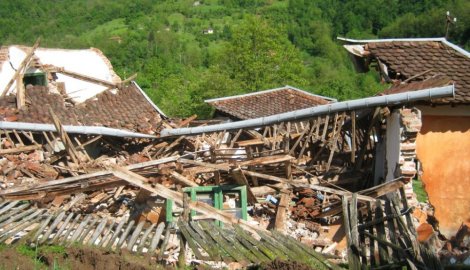 Klizište potpuno uništilo kuće u selu