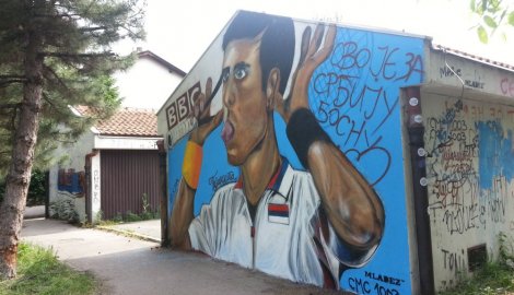 Grafit na kome je Novak Đoković