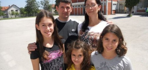 Mama i tata stigli u posetu devojčicama