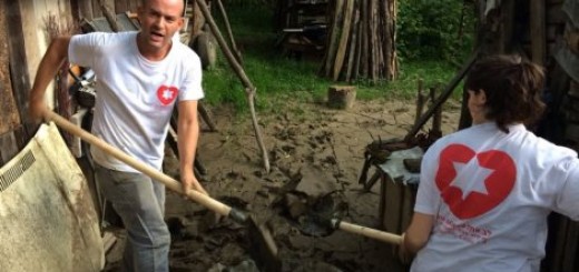 Pored fizičkog rada, prikupljaju i osnovne potrepštine