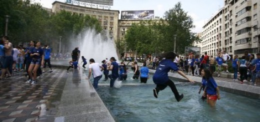 Tradicionalno kupanje u fontani