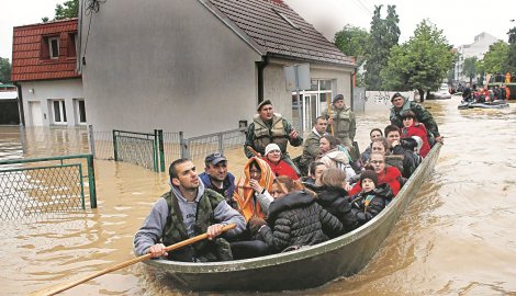 U mnogim mestima Srbije posle povlačenja vode ostala pustoš: Obrenovac