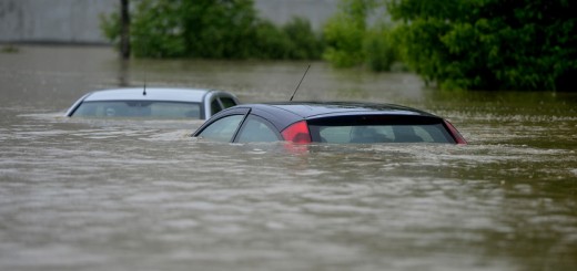 Foto: Tanjug/Rade Prelić - Poplavljeni automobili