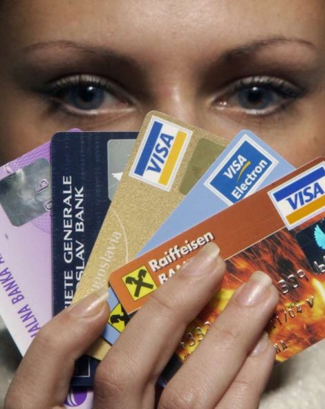 Više od 70 odsto ispitanika koristi kartice jednom nedeljno