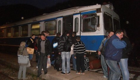 Izbačeni iz voza usred noći zbog kvara na pruzi
