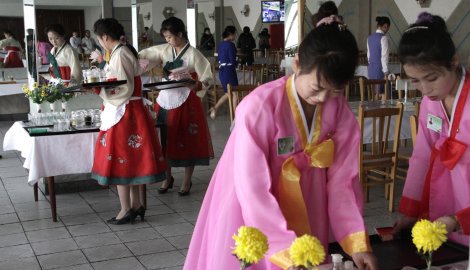 Uvek nasmejane i lepo obučene FOTO: AP