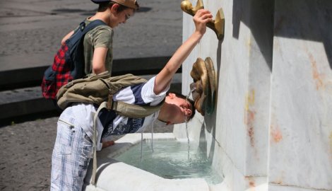 Savet lekara: Zaštita od sunca, laka garderoba i voda