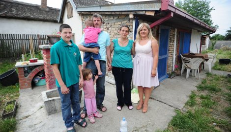 Boškovići: Troje dece je tu, troje je kod rodbine