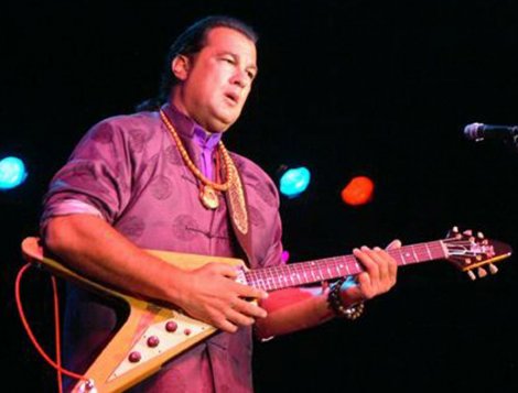 Stiven Sigal sutra u Beogradu!