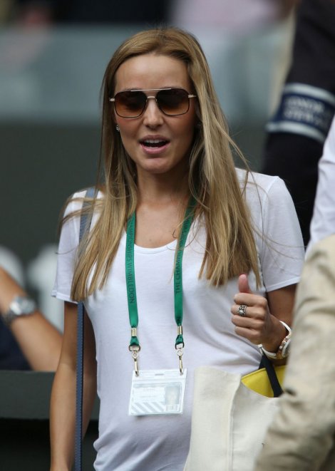 Stomak Noletove Jelene sve veći!