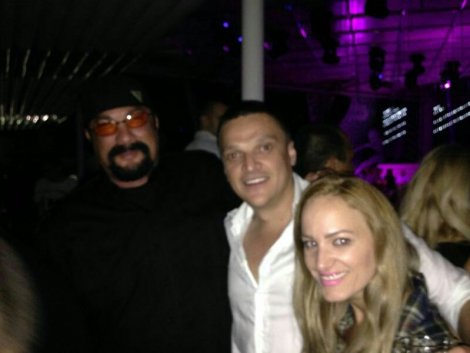 Stivene, Srbine! Sigal sa našim cicama slavio do zore po splavovima!