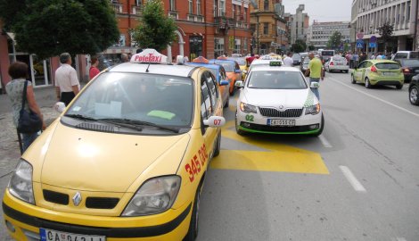 Protestovali taksisti, radnici "Papirpaka", nezadovoljni građani...