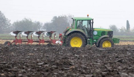 Poljoprivrednici traže raskid ugovora sa firmom iz UAE