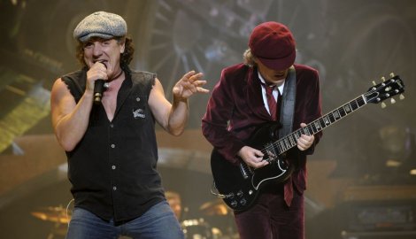 Frontmen AC/DC skoro pa doktor!