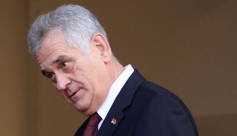 Vlada u klin, predsednik u ploču: Nikolić stao  uz sindikate