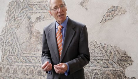 ambasador Majkl Kirbi