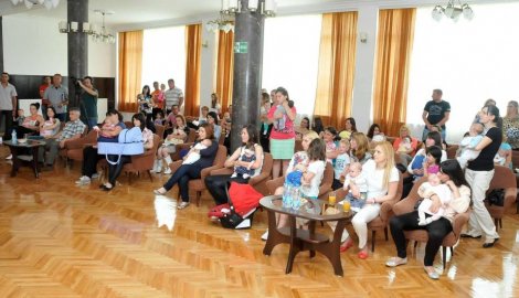 Pomoć za mame i novorođenčad u Lučanima