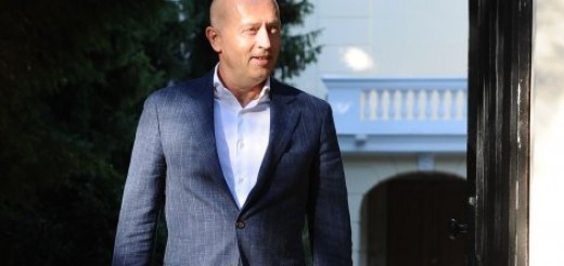 Miodrag Kostić ispred Kluba privrednika