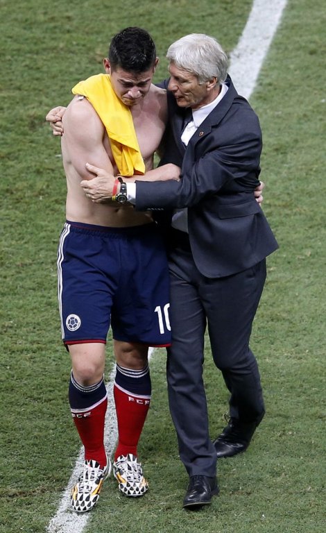 Luiz se poklonio novoj zvezdi: Razmenio dres sa Hamesom i tražio aplauz /FOTO/