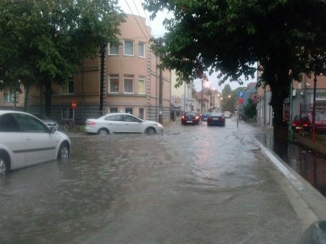 NEVREME U SRBIJI Reke teku ulicama Požarevca i Kostolca Foto