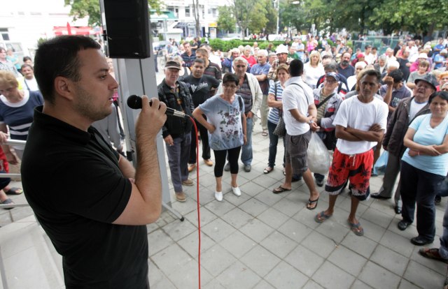 Čučković se obraća danas građanima koji su nezadovoljni raspodelom pomoći nakon poplava (Foto: Tanjug)