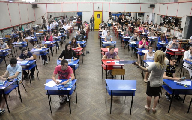 Budući srednjoškolci (Foto: Tanjug, arhiva)