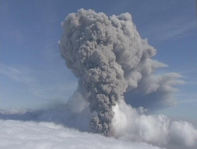 Erupcija 8. maja 2010. (Foto: Beta/AP, arhiva)